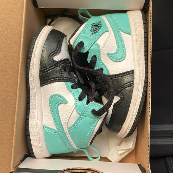 Jordan 1s size 5c - Picture 1 of 1